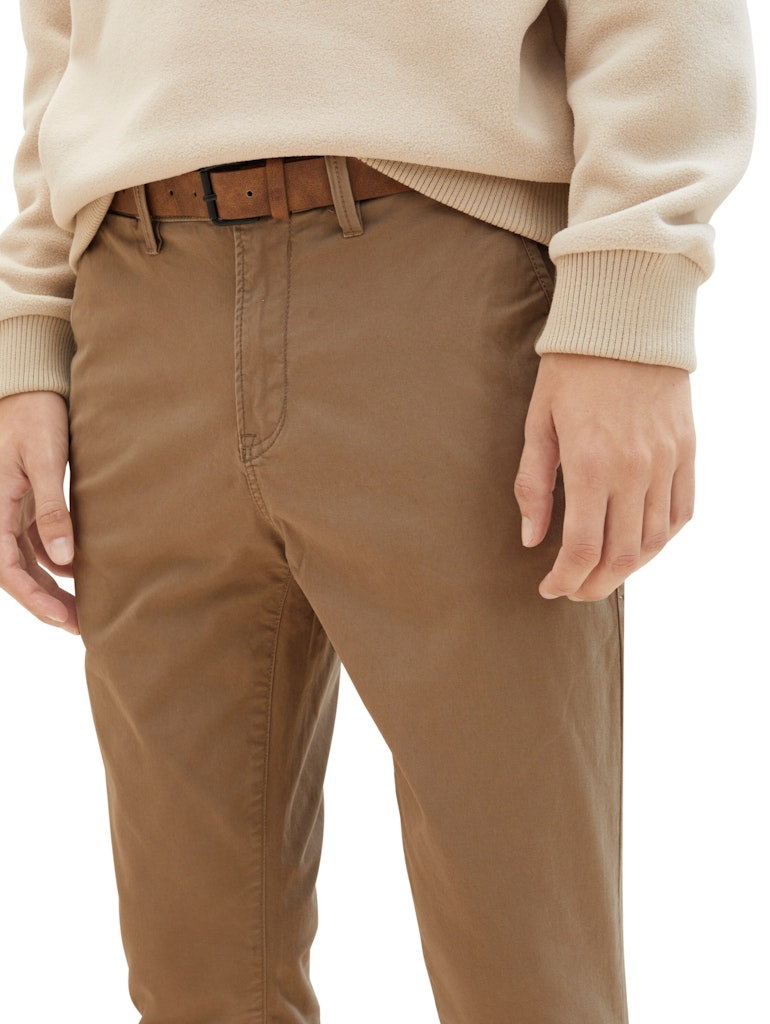 Chino Hose mit Gürtel