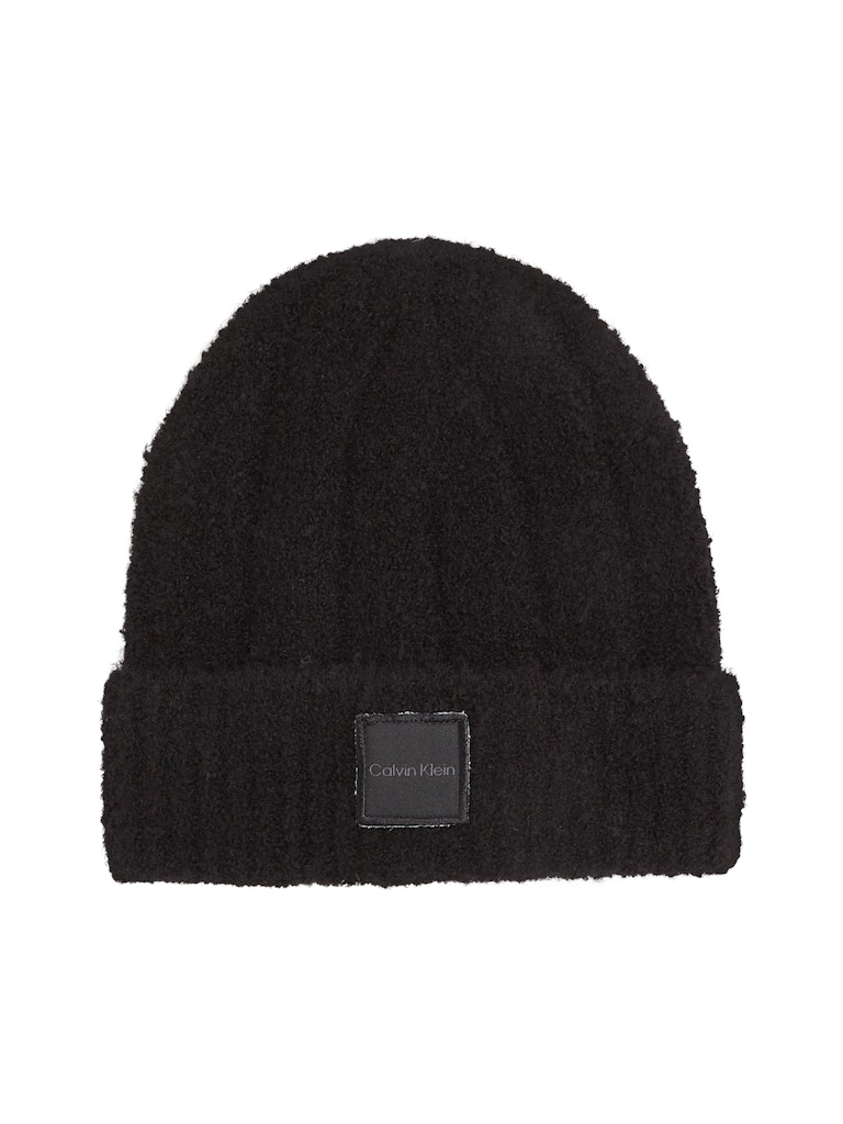 MODERN PATCH CHUNKY BEANIE