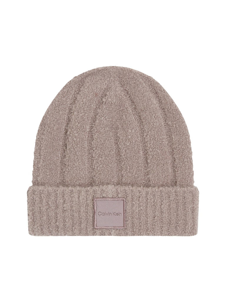 MODERN PATCH CHUNKY BEANIE