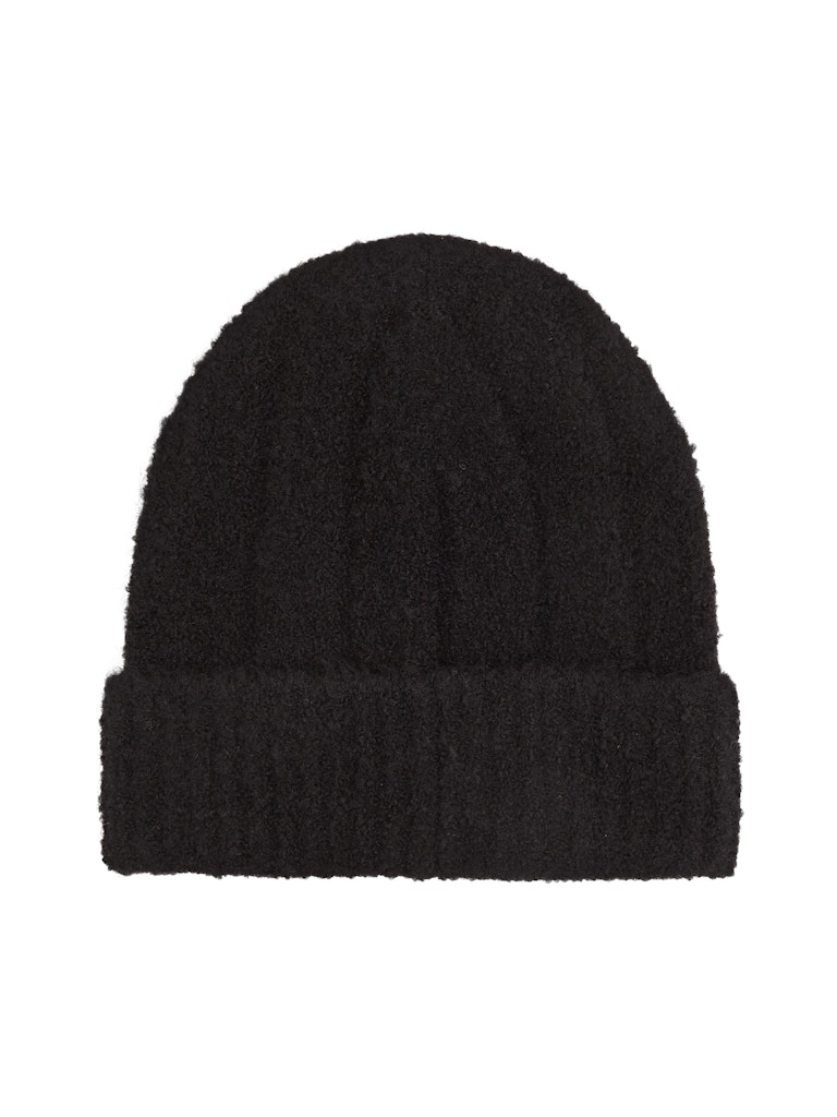 MODERN PATCH CHUNKY BEANIE