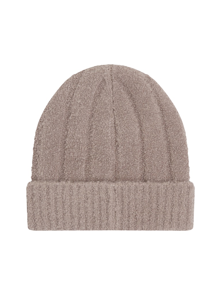 MODERN PATCH CHUNKY BEANIE